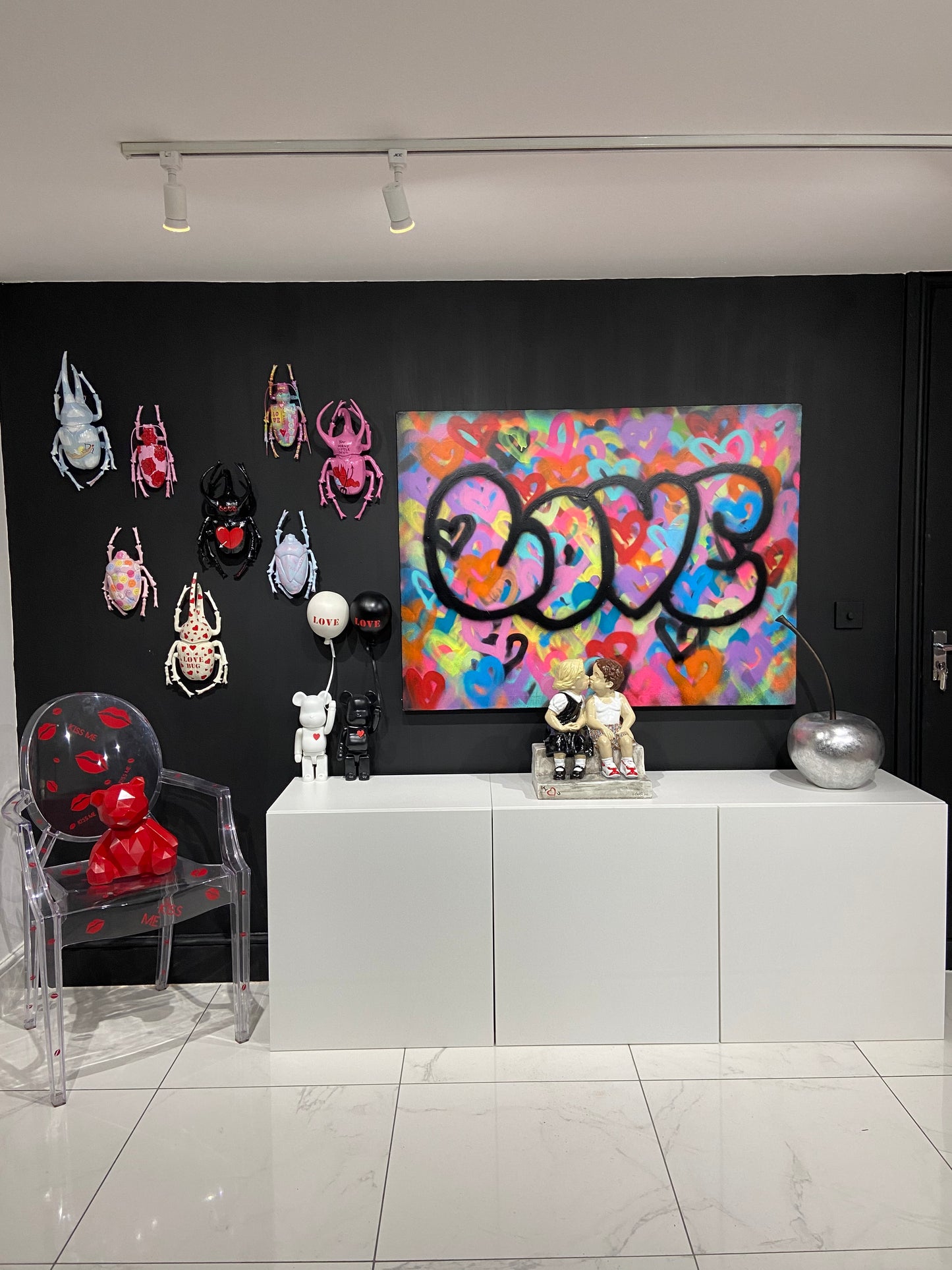 LOVE GRAFFITI CANVAS